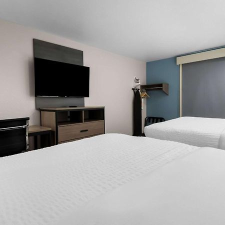 Clarion Pointe Hotel Fort Worth Exterior photo