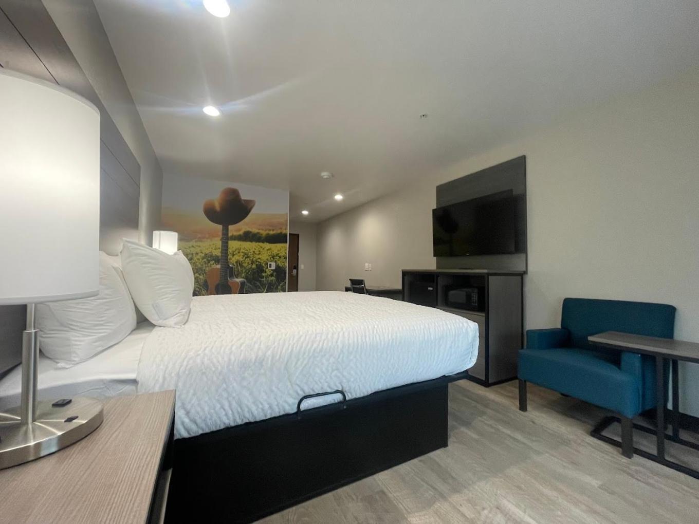Clarion Pointe Hotel Fort Worth Exterior photo