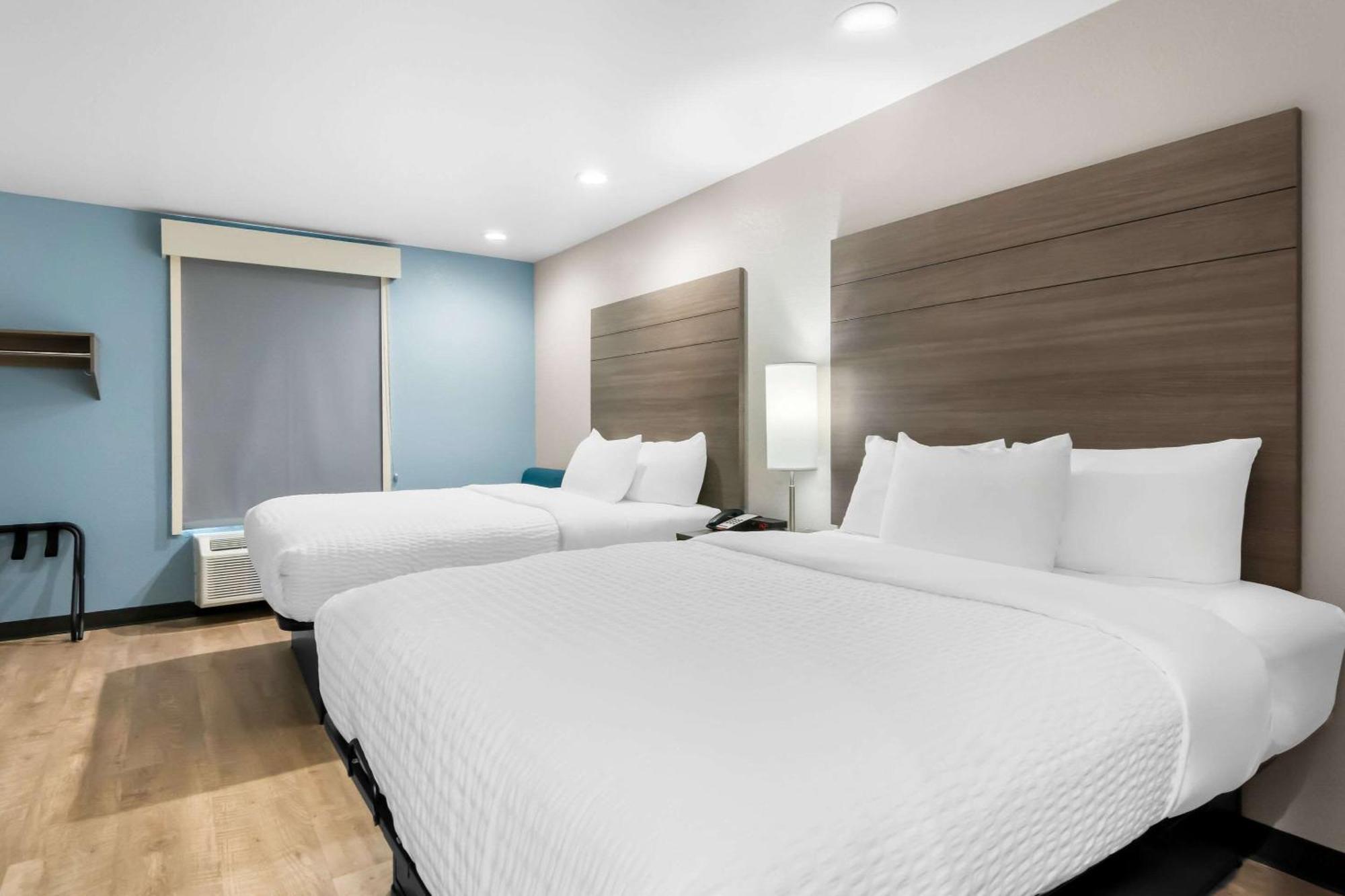 Clarion Pointe Hotel Fort Worth Exterior photo