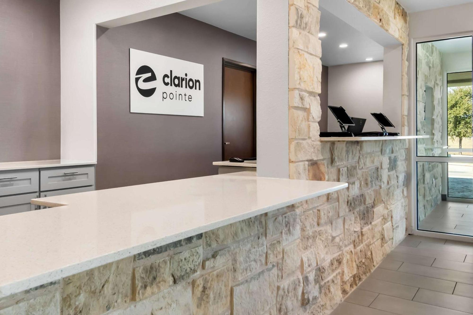 Clarion Pointe Hotel Fort Worth Exterior photo