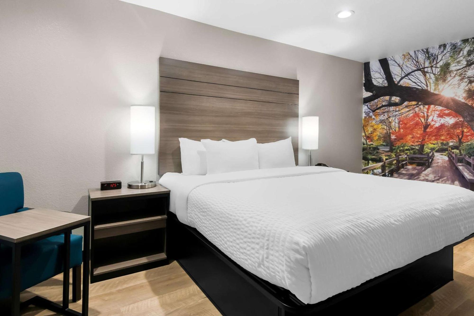 Clarion Pointe Hotel Fort Worth Exterior photo