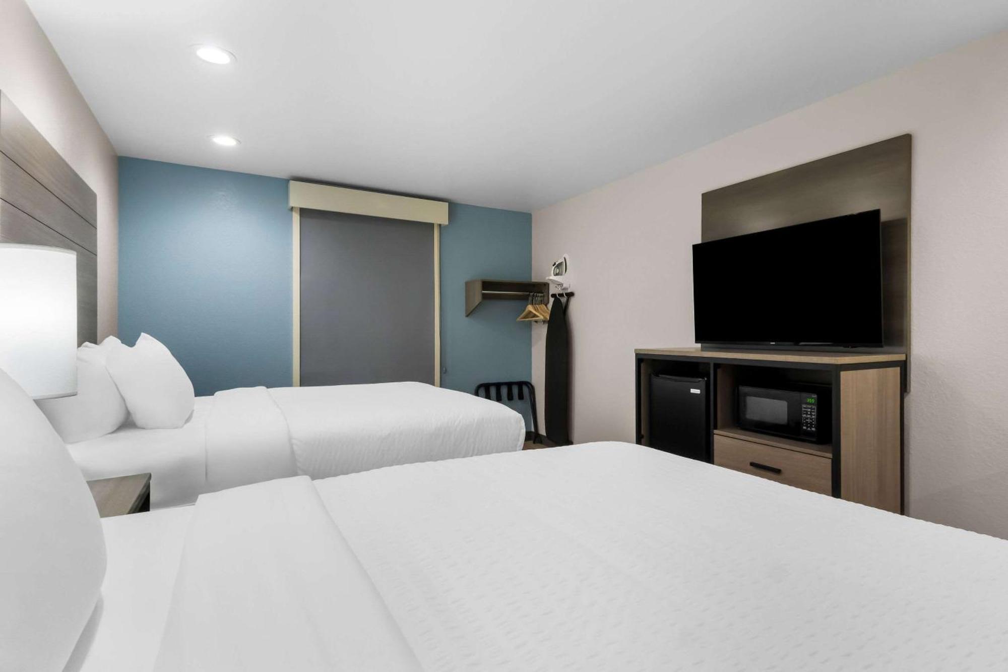 Clarion Pointe Hotel Fort Worth Exterior photo