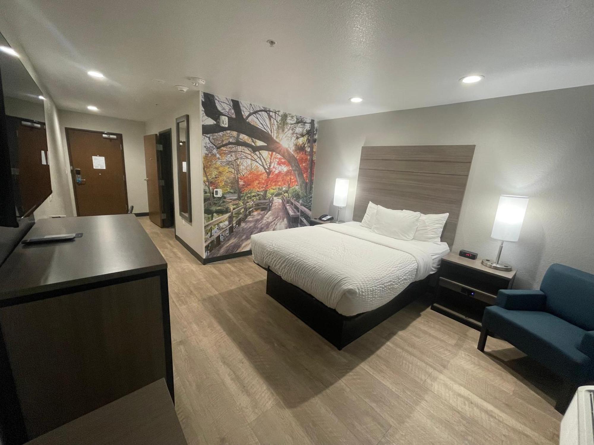 Clarion Pointe Hotel Fort Worth Exterior photo
