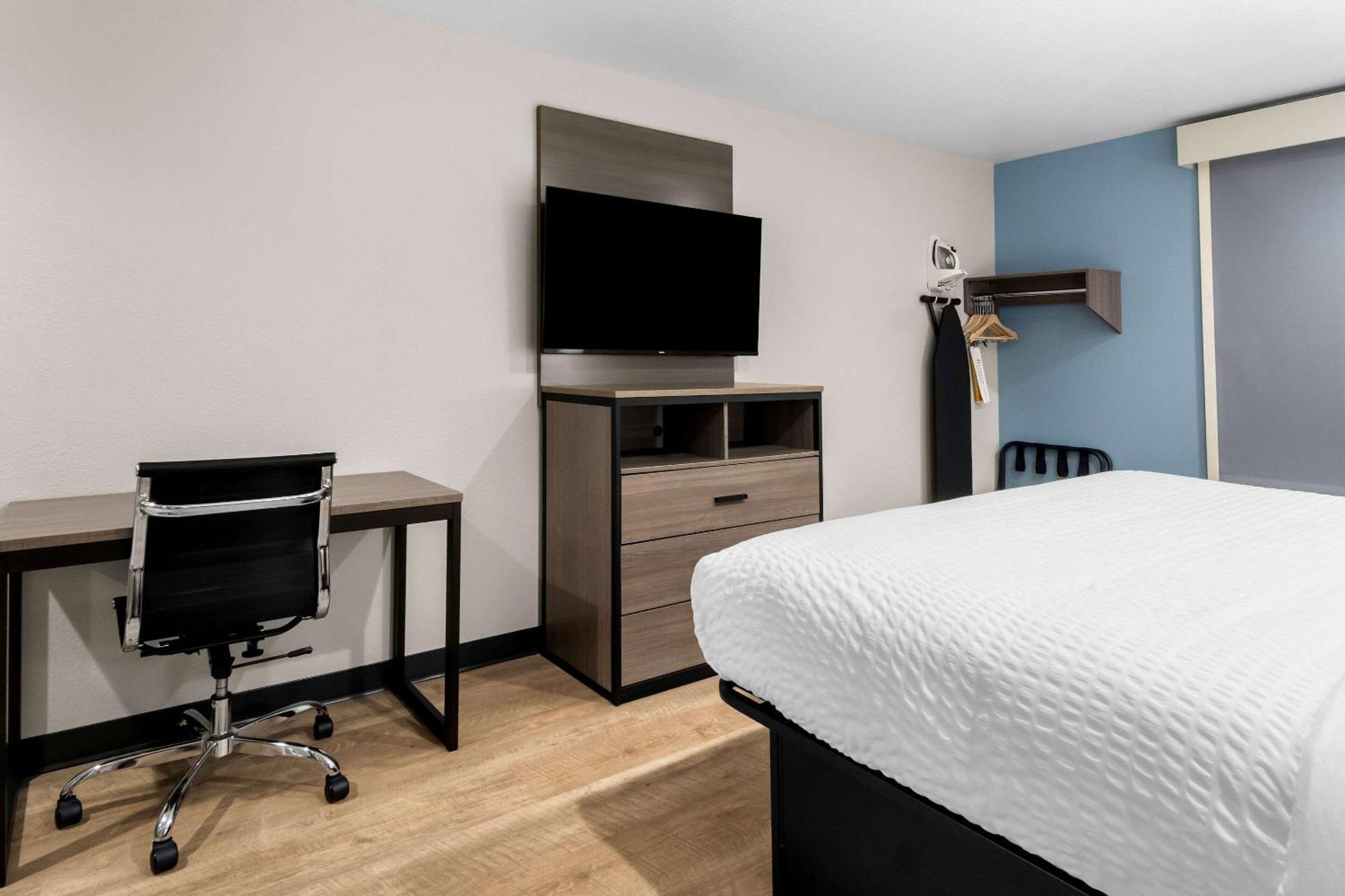 Clarion Pointe Hotel Fort Worth Exterior photo