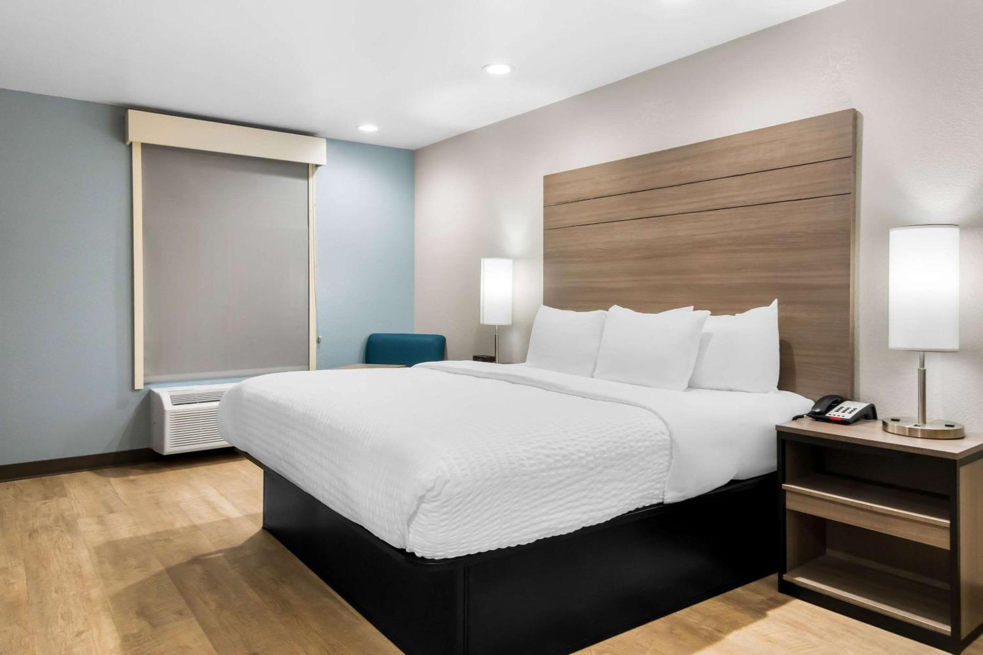 Clarion Pointe Hotel Fort Worth Exterior photo