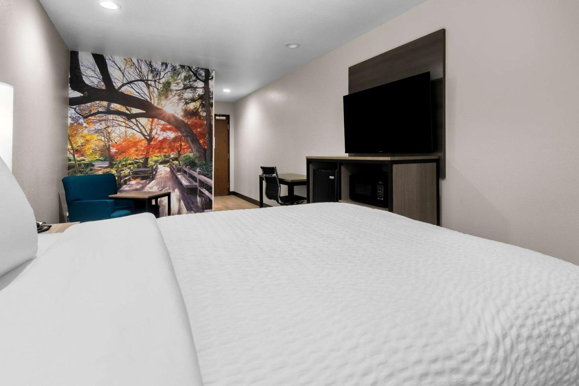 Clarion Pointe Hotel Fort Worth Exterior photo