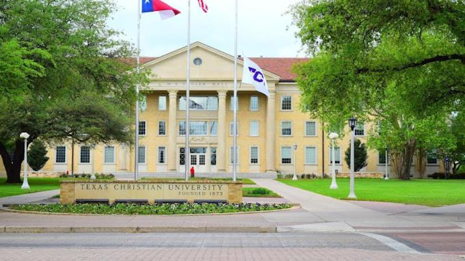 Clarion Pointe Hotel Fort Worth Exterior photo